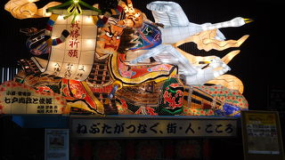 迫力満点のねぶたが楽しめる
