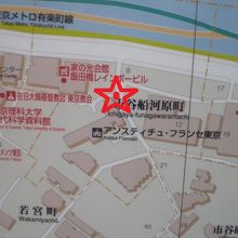 掘兼の井に関する解説板は、市谷船河原町の筑土神社にあります。