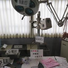 手術室と医療器具
