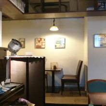 こじんまりした店内