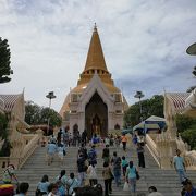 世界一高い仏塔のあるお寺