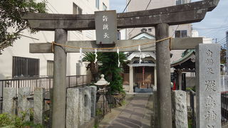 小さい神社