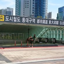 東大邱駅の入口