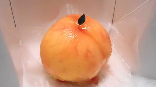 桃のケーキ「モモコ」