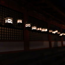 電燈がなく暗闇の頃、3000基の燈籠は明るかったに違いない。