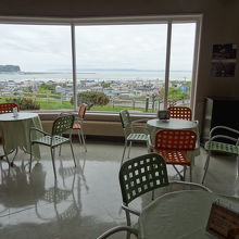 建物内　ドリンク類を飲みながら休憩もできます