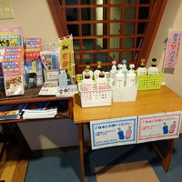 フロント（２階）近くに部屋に置いていないソープ類があります。