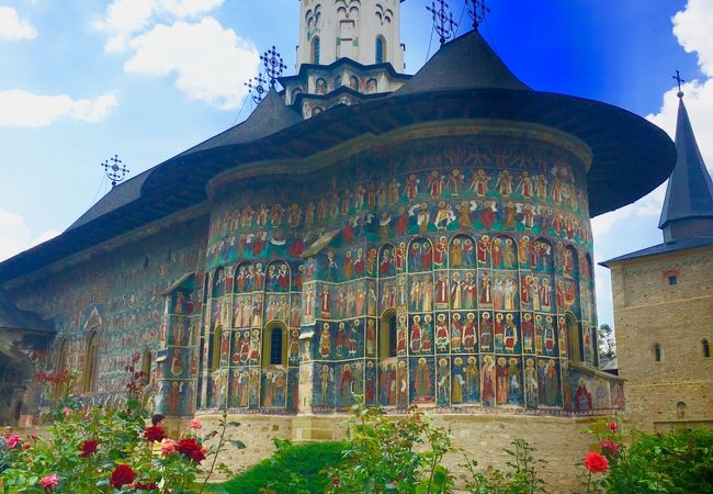 スチャヴィツァ修道院、見応えある最大規模の壁画修道院
