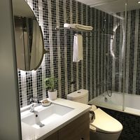 バスルームも狭いながらも使い勝手よし