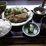 バスターミナル横の食堂です