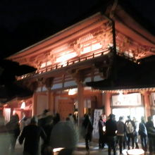 国宝御本殿の南門です。