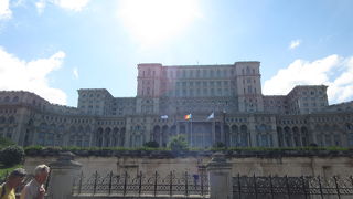 ペンタゴンに次ぐ大きさ　さすがに大きい