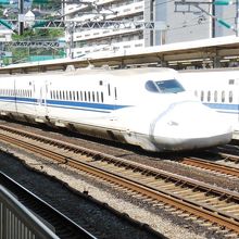 小田原では大抵のこだまがのぞみに追い抜かれる