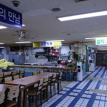 地下の食堂