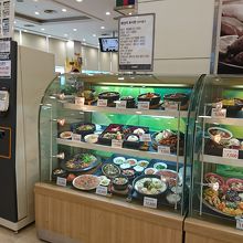 券売機と食品サンプル