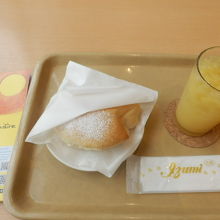幻のクリームパン＋アップルジュース