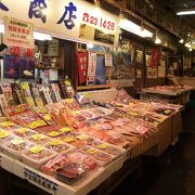 北海道の魚介類が並ぶ