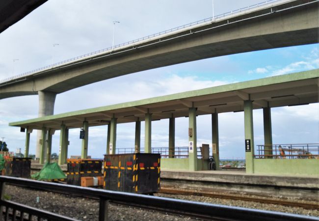 海岸沿いの高架道路が美しい