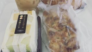 立ち食いかお持ち帰りのパン屋さん