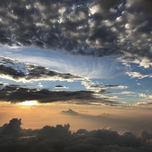 雲海に沈む夕日