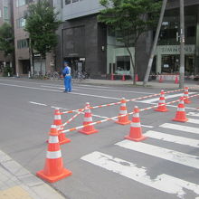 ”道路封鎖”にはくれぐれもご注意を…。