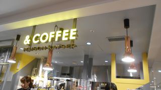 新しいフードコート内にあります