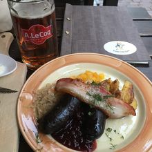 ソーセージ15ユーロ、ビール5ユーロ