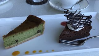 海が見える絶景のカフェラウンジ