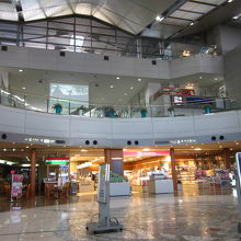 １階フロアー中央から～