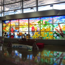 このステンドガラスが印象的！