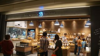 一番目立つところに大きなスペースを使って入っています