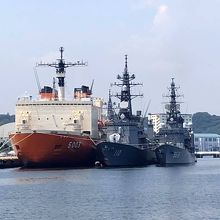 南極観測船「しらせ」