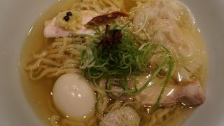 特製塩ラーメン1300円の手もみ