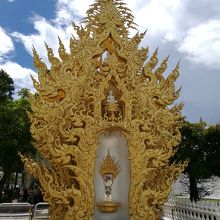 White temple左手の造形物実に細かく美しい造り込み