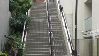 明神女坂は、明神男坂の南側にあり、神田明神の本殿に至る間の階段です。