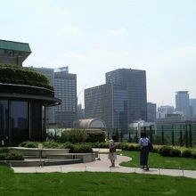 日比谷公園などを一望できる展望フロア・パークビューガーデン