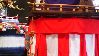 城近くの神社の祭で使う山車なども展示されてました