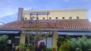 鉾田市に抜けて行く国道沿いのアクロスと言われるショッピングセンターの中にあるスイーツのお店