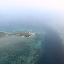 その先は、マンタで有名なヨナラ水道です（空撮）