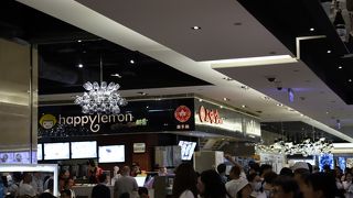 ドデカ劇混みフードコート