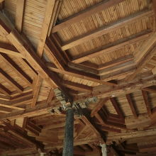 モスクの天井も木製