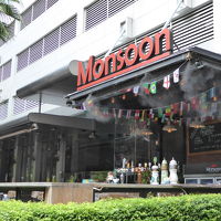 1階のモンスーンカフェ