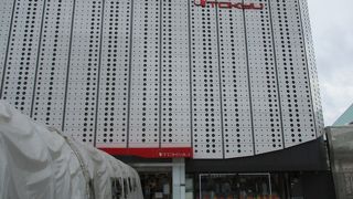 アニメをテーマにした臨時のフードコート