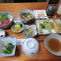 夕食の一例。6000円以下でこの内容はすばらしい！