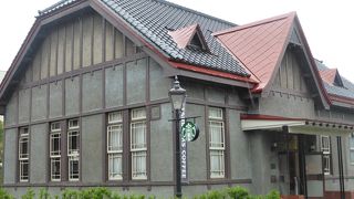 有形文化財を利用したスターバックス