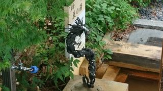 小さな足湯なので週末は満員状態