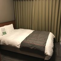 落ち着いた客室。入口と客室との間に仕切り戸があるのが地味に嬉