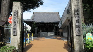 境内は幼稚園の園庭です