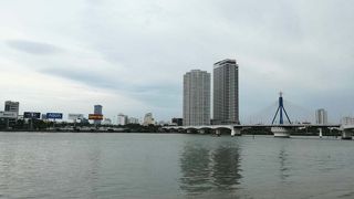 ハン川沿いの大通り