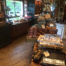 店内チョコだらけ